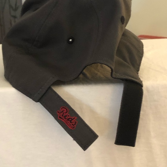 Cincinnati Reds Hat - Picture 6 of 8
